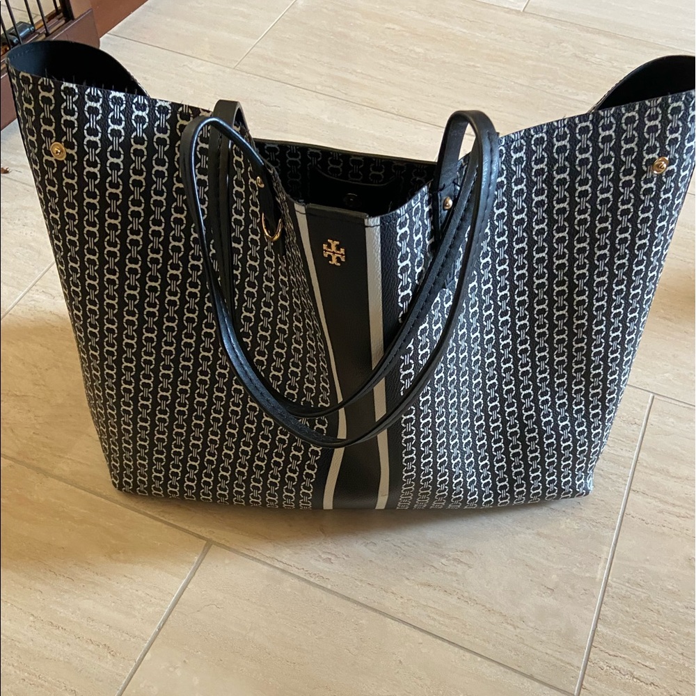 Oversized Tory tote !